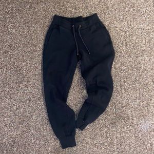 New balance black sweat pants with pockets